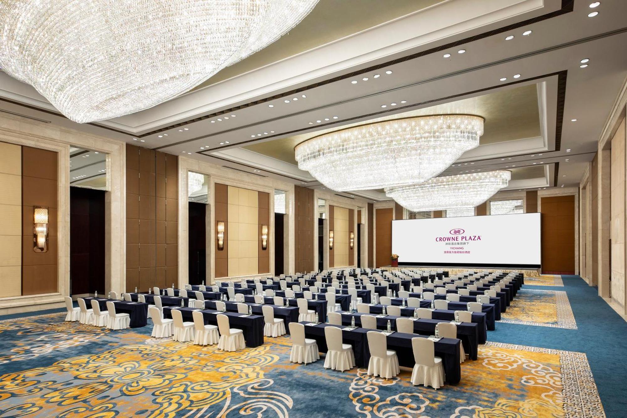 Crowne Plaza Yichang By Ihg Buitenkant foto